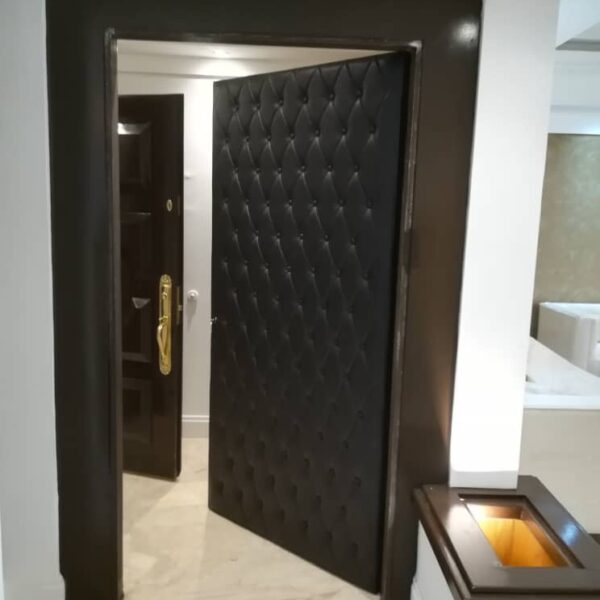 ساخت درب دوم عایق صوتی جلوی درب ورودی